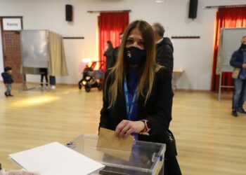 Victoria Manjón: «Animo a la gente a que venga a votar para que el Partido Popular pueda tener unos buenos resultados»