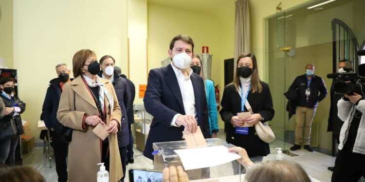 Fernández Mañueco: «Toda España está pendiente de Castilla y León y vamos a estar a la altura de nuestra historia por orgullo y por dignidad»