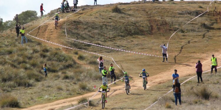 Buen ambiente y espíritu deportivo en el I Trofeo BTT Escuelas del Ayuntamiento de Aldeatejada