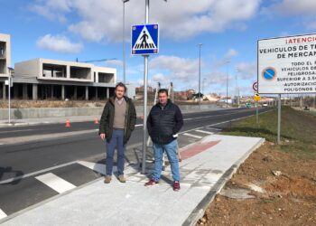 El paso de peatones inteligente en la CL-512 frente a ‘Las Yugadas’ (Santher) ya es una realidad