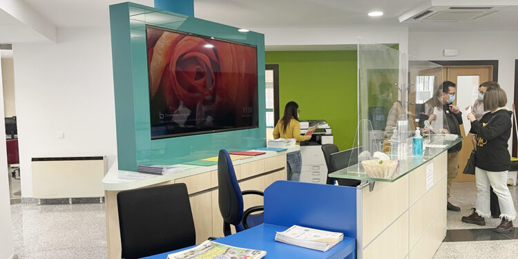 La reforma de la planta baja de la Casa de Cultura permite un mayor aprovechamiento de espacios de trabajo y atención al público