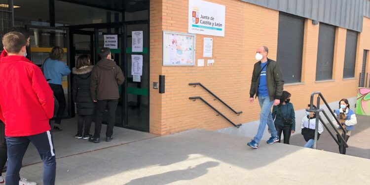 El 10% de las mesas electorales del 13F se concentra en el alfoz: 64 mesas en 22 centros