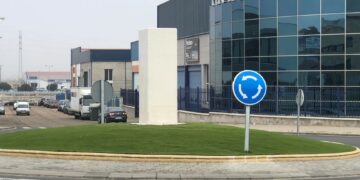 Una nueva escultura decorará la rotonda entre las calles Segunda y Vertical VI en El Montalvo III