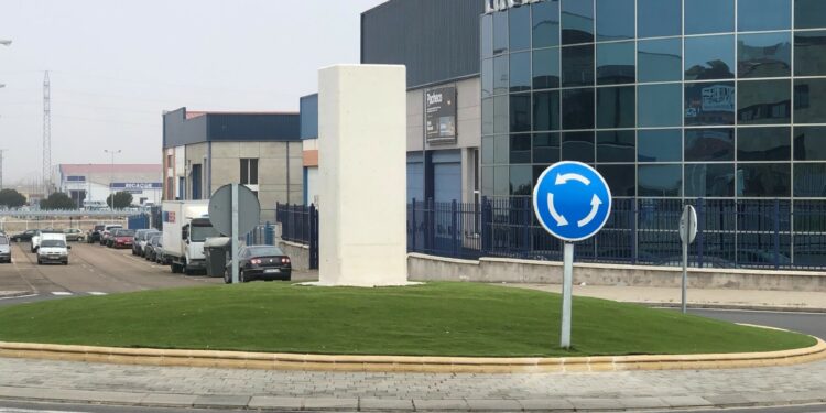 Una nueva escultura decorará la rotonda entre las calles Segunda y Vertical VI en El Montalvo III