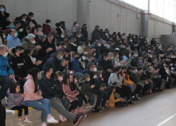Éxito de público en la exhibición de adiestramiento y habilidades caninas