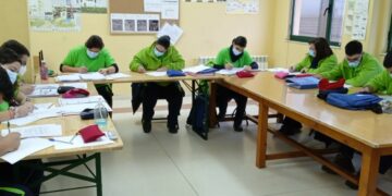 Los alumnos de las AFE de Jardinería y Pintura comienzan las actuaciones prácticas en instalaciones municipales y la creación del invernadero para producir planta ornamental para las zonas verdes