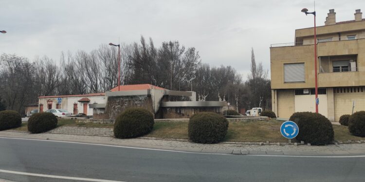 Apagón de las fuentes de la avenida de Madrid para visibilizar los problemas del cambio climático