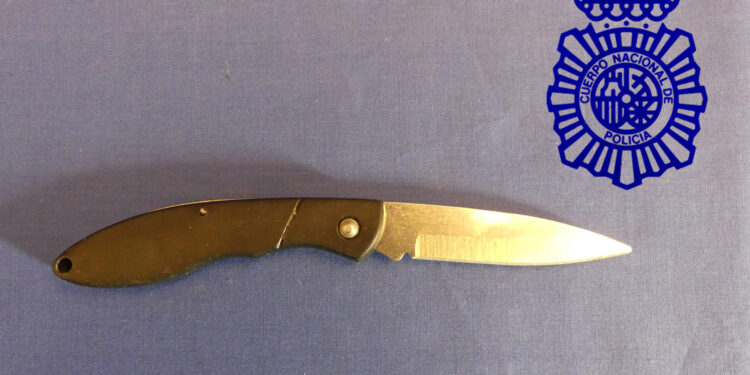 Detenido un varón por robo con intimidación utilizando una navaja