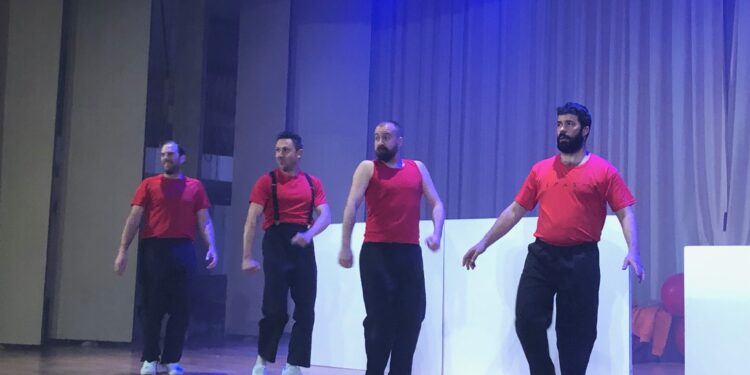 Spasmo Teatro llena de risas y diversión el auditorio de Los Paúles