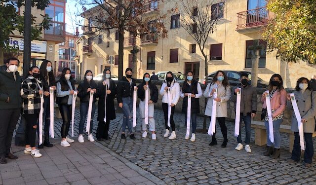 La juventud de los Quint@s y la música tradicional se funden en la fiesta de Las Candelas