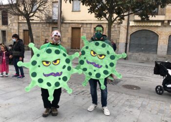 Divertido pasacalles en el que no ha faltado ni el coronavirus