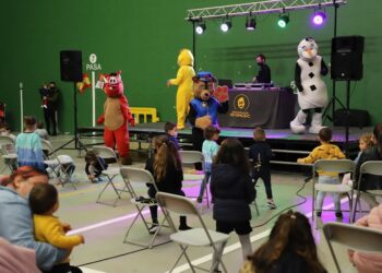 ‘CarnaVill’ vuelve después de dos años repleto de talleres infantiles, música, concurso de disfraces y chocolatada para celebrar el Carnaval