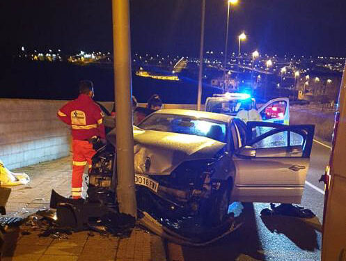 Cuatro heridos leves en un accidente de tráfico junto al cementerio de Tejares