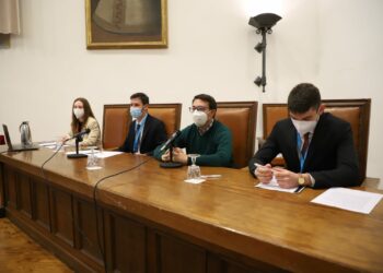 La Asociación ASCIPO realiza una actividad para simular el funcionamiento de las Cortes