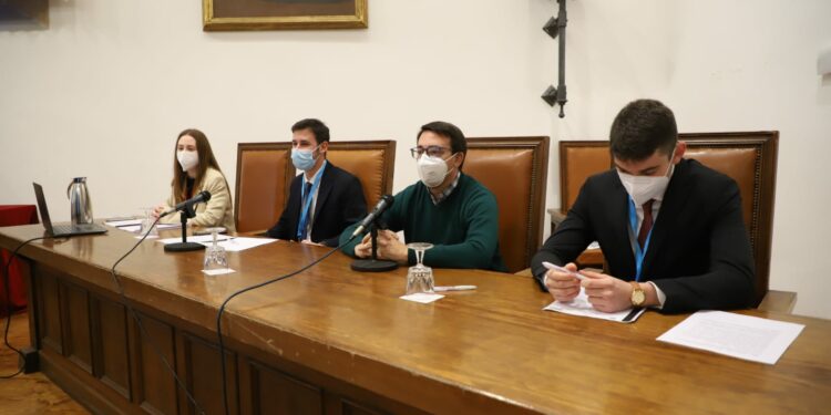 La Asociación ASCIPO realiza una actividad para simular el funcionamiento de las Cortes