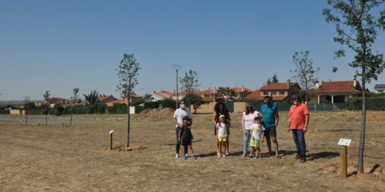 El Ayuntamiento lanza la segunda fase de la iniciativa medioambiental ‘Un árbol, un niño’