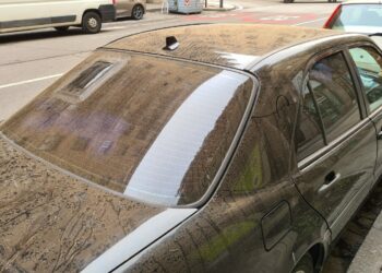 Salamanca amanece cubierta de polvo por las partículas en suspensión que llegan de África