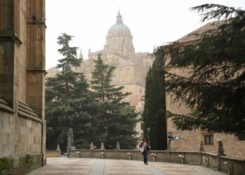 Salamanca amanece cubierta de polvo por las partículas en suspensión que llegan de África