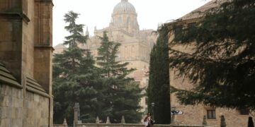 Salamanca amanece cubierta de polvo por las partículas en suspensión que llegan de África