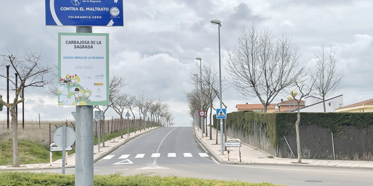 Carbajosa ratifica su compromiso como ‘Municipio Contra el Maltrato Tolerancia Cero’ con la instalación de señales en los accesos al municipio