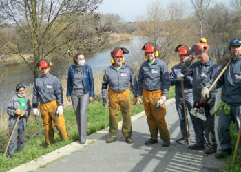 Desbroce y limpieza de la ribera del río a su paso por Santa Marta