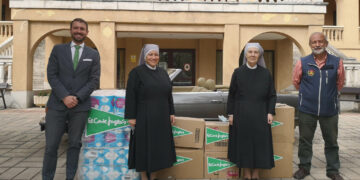 El Corte Inglés y el Automóvil Club de Salamanca entregan 1.601 euros a las Hermanitas de los Pobres