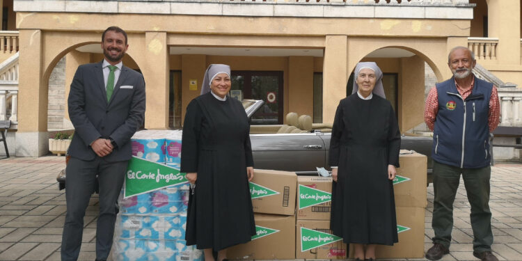 El Corte Inglés y el Automóvil Club de Salamanca entregan 1.601 euros a las Hermanitas de los Pobres