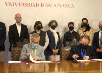 El convenio entre la USAL y la firma Roberto Verino Difusión abre las puertas a una futura formación específica en diseño de moda y textil