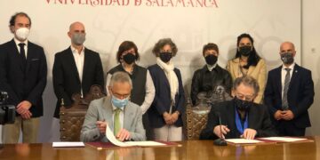El convenio entre la USAL y la firma Roberto Verino Difusión abre las puertas a una futura formación específica en diseño de moda y textil