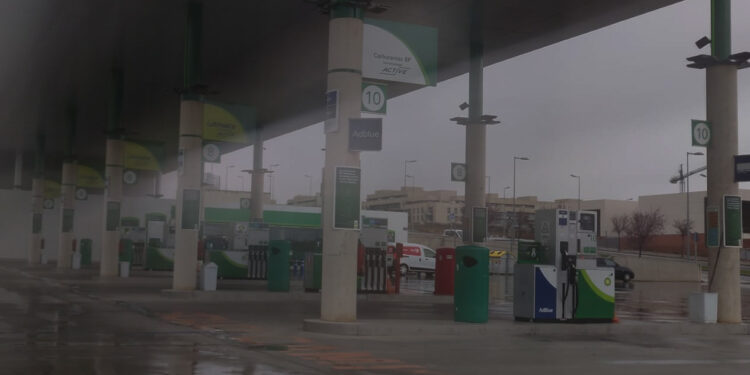 La Confederación de Empresarios denuncia la repercusión que tendrá en las gasolineras el adelanto de los 20 céntimos bonificados por el Gobierno