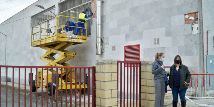Arrancan las obras de reparación de la fachada de la Escuela Municipal Infantil