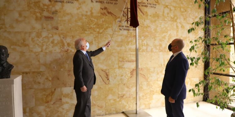 Homenaje a la figura de Santiago Muñoz, catedrático y doctor Honoris Causa