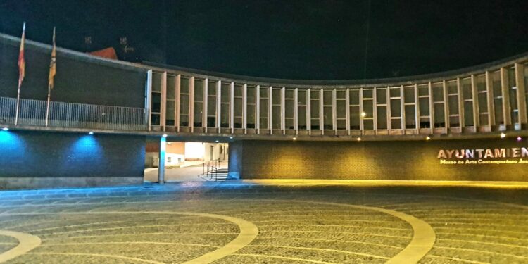 Amarillo y azul para recordar el conflicto bélico y el apoyo a Ucrania