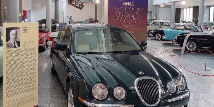 El Museo de Historia de la Automoción muestra el Jaguar S-Type que perteneció a Camilo José Cela