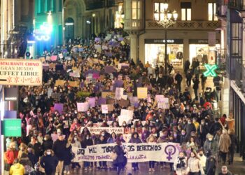 Las manifestaciones del 8M tiñen de morado los derechos de las mujeres