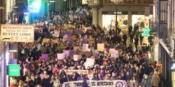Las manifestaciones del 8M tiñen de morado los derechos de las mujeres