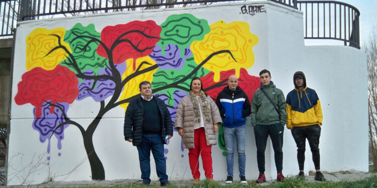 El Ayuntamiento aumenta su galería de arte urbano con la pintura ‘Alma de Mujer’