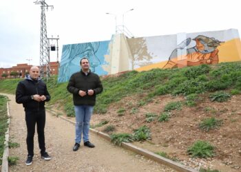 Un mural de 400 metros y la instalación de un martín pescador de 5 metros completarán la recuperación del paseo fluvial