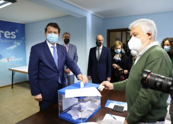 El PP de Salamanca celebra la jornada electoral para mostrar su apoyo a Nuñez Feijóo