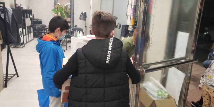 Los niños del programa Ciudad Amiga de la Infancia colaboran en la recogida de productos para Ucrania