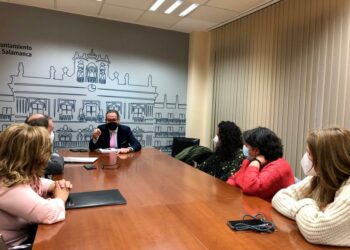 La creación de la línea 15 de transporte urbano comunicará los barrios Capuchinos, Blanco y Pizarrales con el hospital y con el campus