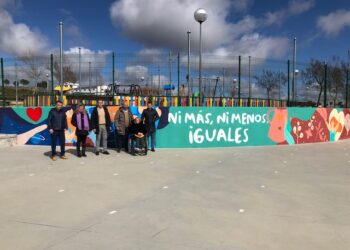 El mural ‘Ni más ni menos. Iguales’ visibiliza la defensa por la igualdad de género en el Día de la Mujer