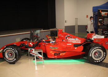 Los vecinos se convierten en pilotos profesionales con los simuladores de F1, rally y realidad virtual