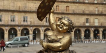 La ‘gordita’ de la Plaza Mayor luce de nuevo su abanico y la estrella