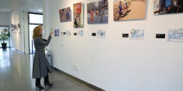 La salmantina Mónica Hernández presenta la expo ‘MissUniversos’ para rendir homenaje a la mujer