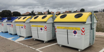 Diputación entrega 19 nuevos contenedores de papel y envases para facilitar y promover el reciclaje