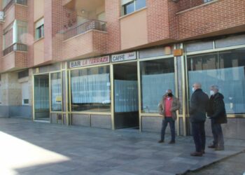 Acuerdo entre Ayuntamiento y propietarios para ampliar el consultorio médico y duplicar el espacio con el local anexo
