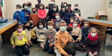 Los escolares conocen el Ayuntamiento y lanzan sus peticiones para mejorar los coles del municipio