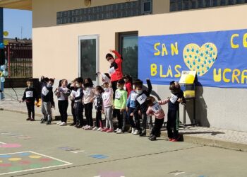 Pasos solidarios de los 232 escolares del San Blas a favor de Ucrania