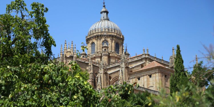 Cierre del Huerto de Calixto y Melibea por labores de mantenimiento